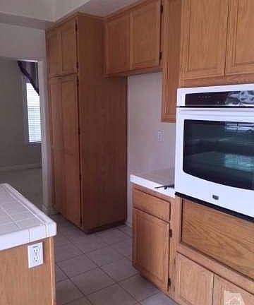 5th image of 10440 Phelps Ct