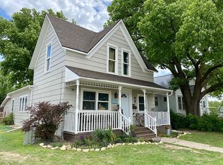305 E Waverly St, Norton, KS 67654