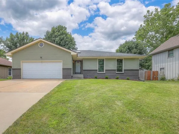 600 SE Adobe Dr, Lees Summit, MO 64063