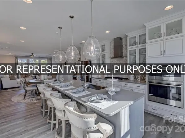 6016 Towering Oaks Dr, Charlotte, NC 28205