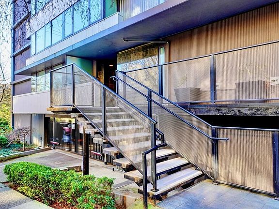 2nd image of 2020 SW Main St Unit 402