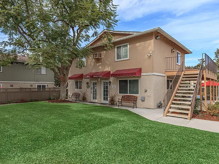 Lamar Garden Townhomes — Photo 17