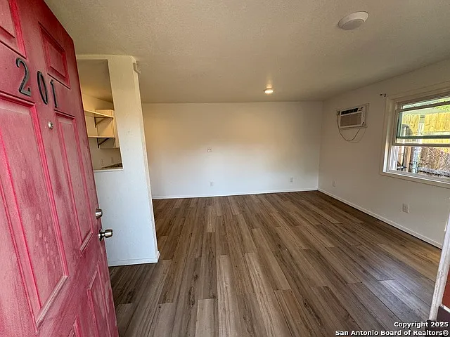 Studio, 1.0 bath, 1334 sqft, $800 — Photo 1