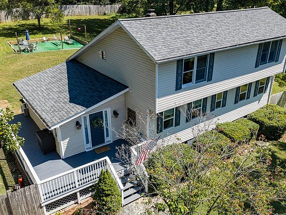 4th image of 421 Sunset Dr