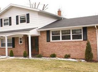 100 Lytton Rd, Coraopolis, PA 15108