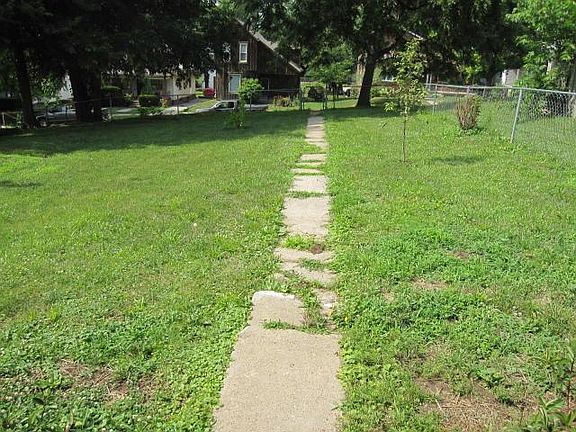 2nd image of 3314 Monterey St