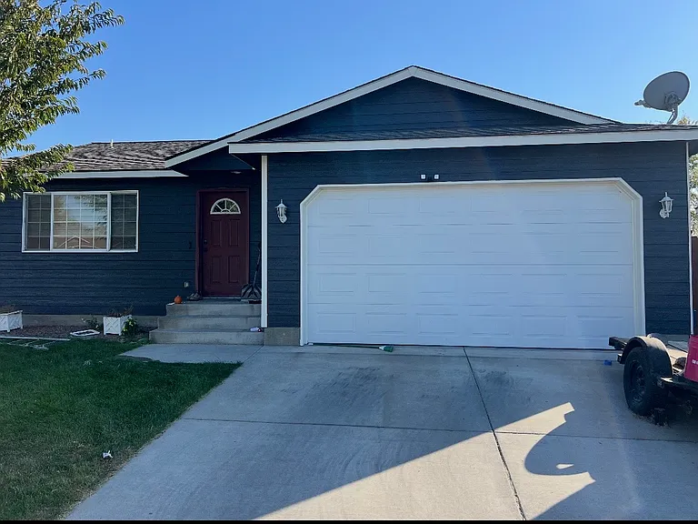 216 Deangela Dr — Photo 1