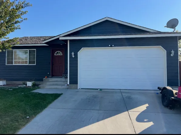 216 Deangela Dr, Grandview, WA 98930