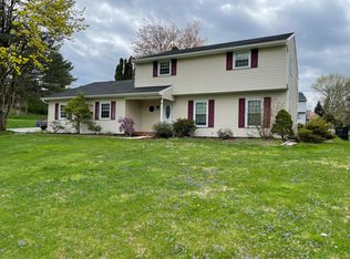1901 Larchmont Ln, Lancaster, PA 17601