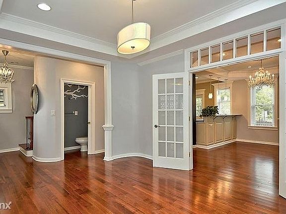 2_Dining_Family_Stairs