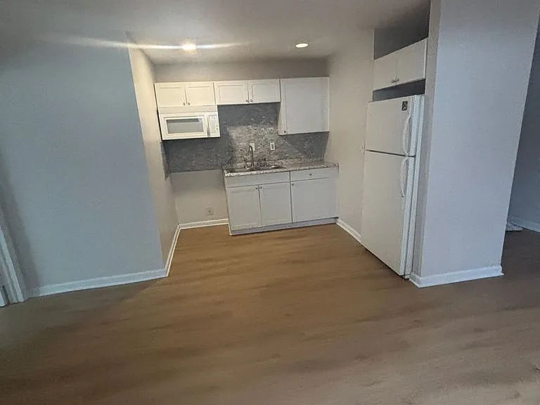 508 Clinton Springs Ave — Photo 2