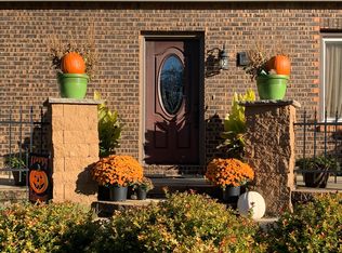 33 Kenfield Cir, Bloomington, IL