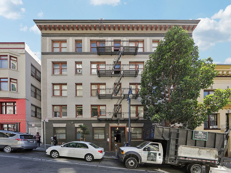 Front exterior view of the apartment building at 434 Leavenworth St, San Francisco, CA 94102, USA
