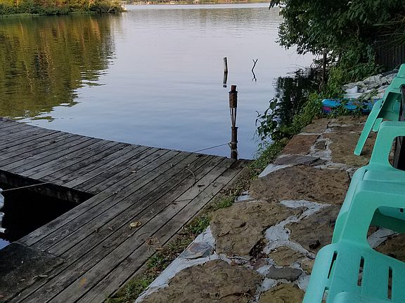 Sitting area by dock