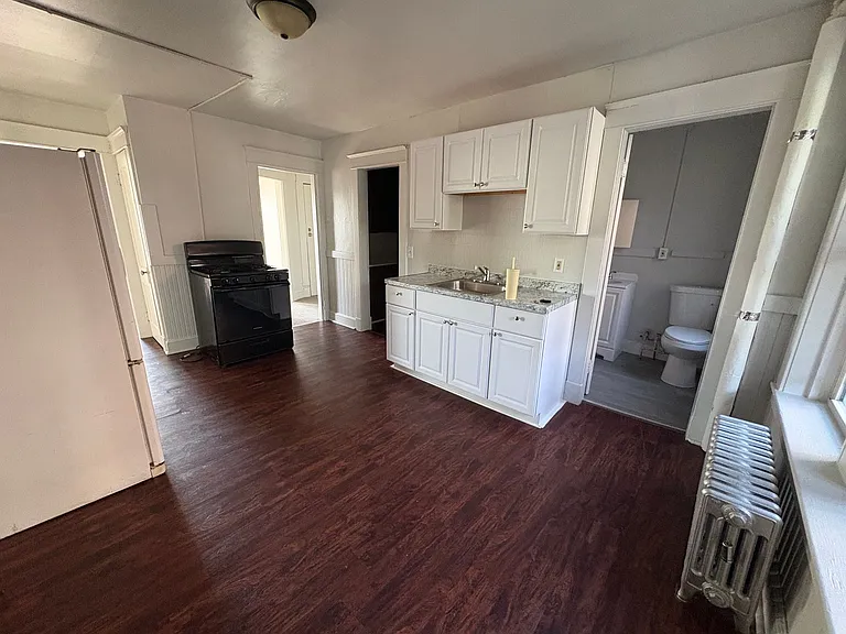 427 S Elm St — Photo 6