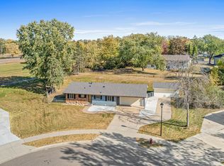 985 Redwood Dr, Apple Valley, MN 55124