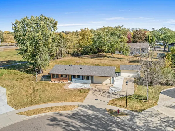 985 Redwood Dr, Apple Valley, MN 55124