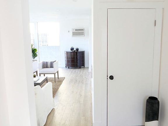 4th image of 2220 W 27th St APT 1