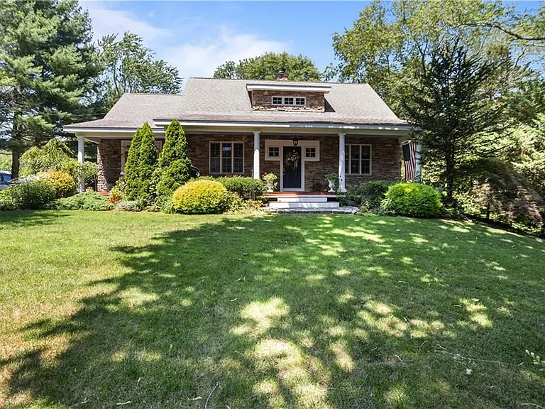 93 Kickemuit Ave — Photo 2