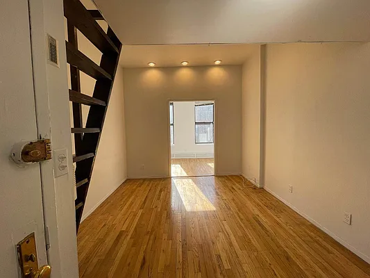 Rented by KNOCKKNOCK LLC | media 5