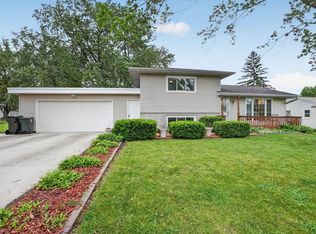 3124 Pridemore Dr, Cedar Falls, IA 50613