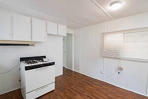 3rd image of 7650 Balboa Blvd
