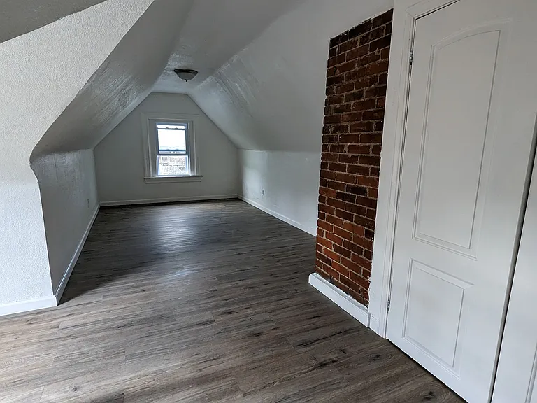 1220 Hollywood St — Photo 14