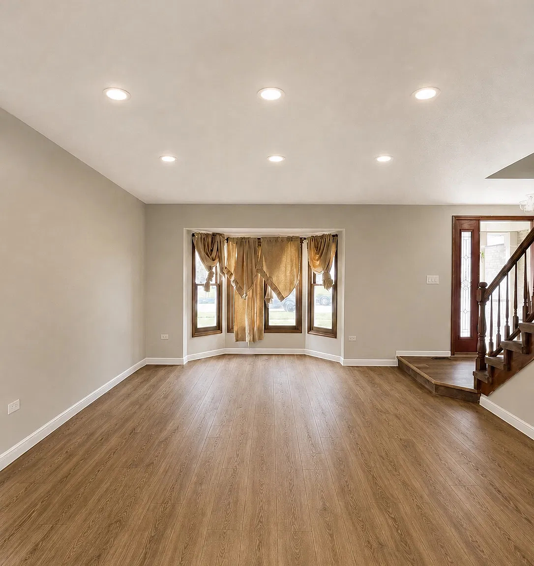 4 bed, 1910 sqft, $3,995 — Photo 2