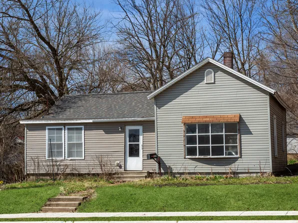 309 N Red Bud Trl, Buchanan, MI 49107