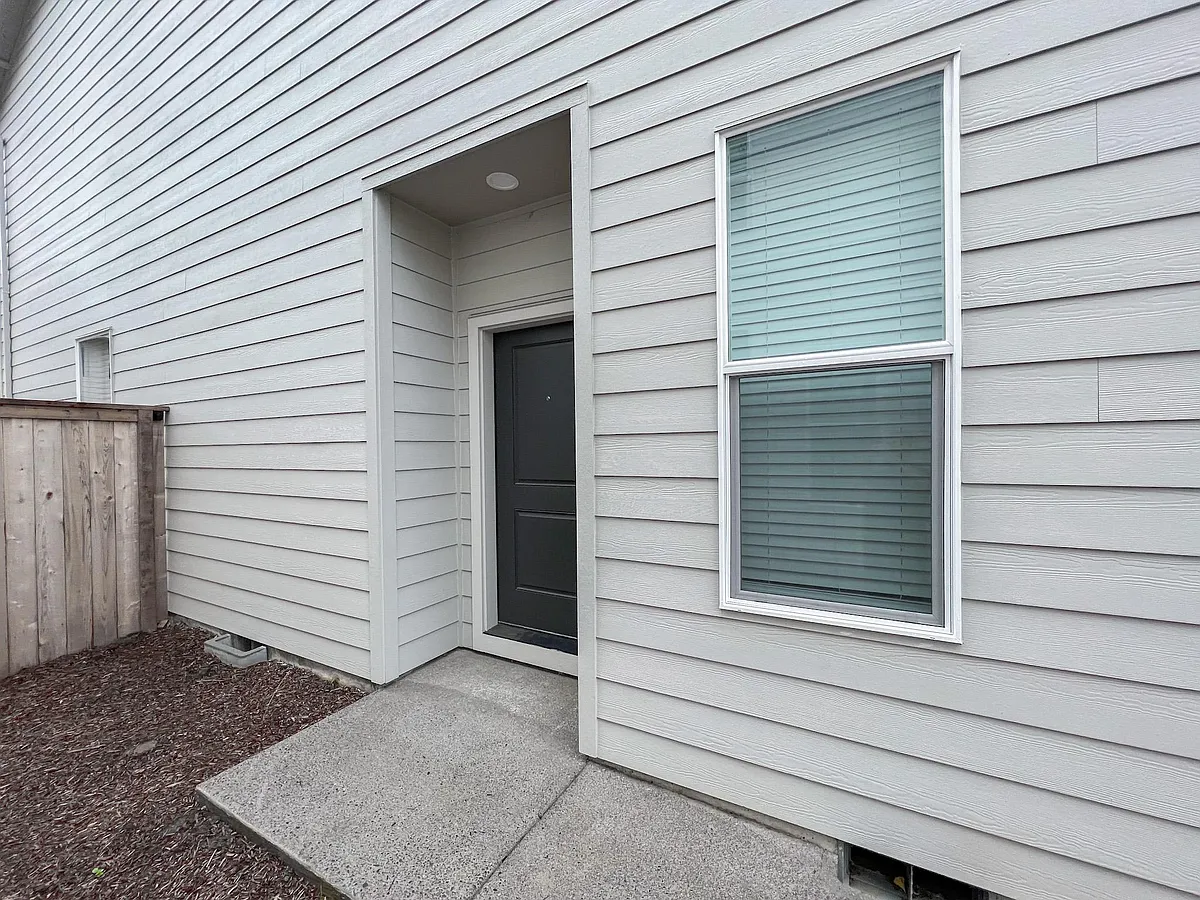 Building Photo - 833 S 23rd Ave