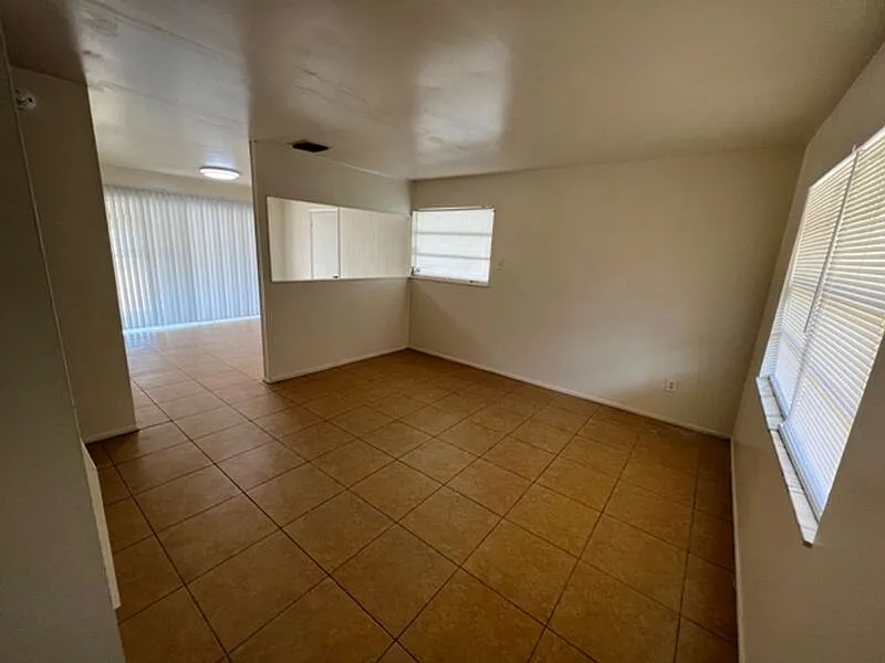 3 bed, 1.5 bath, 1100 sqft, $2,025 — Photo 2
