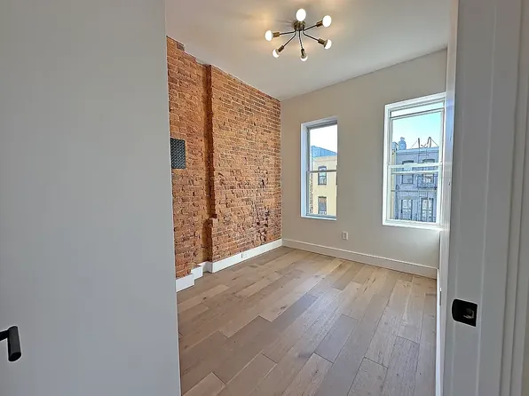 1853 Cornelia Street image 3 of 8