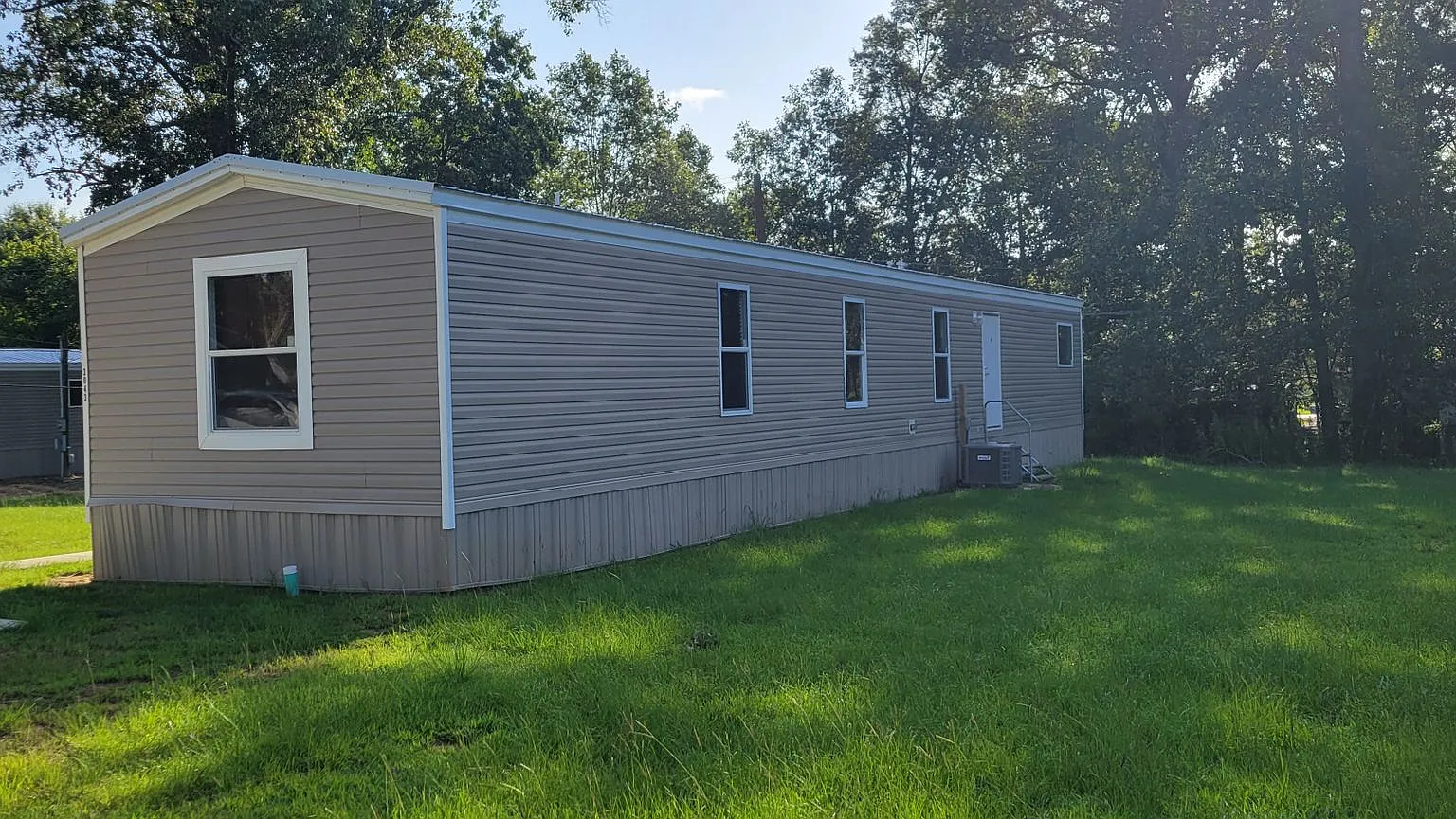 Gorgeous 3 bedroom/2 bath mobile home in Willow Oak Park, Keithville! — Photo 3