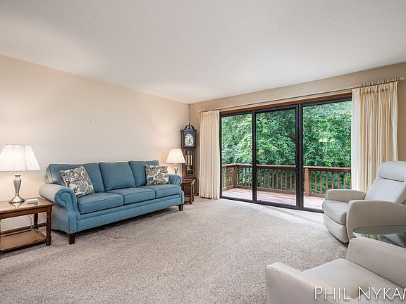 3rd image of 651 Maple Creek Dr