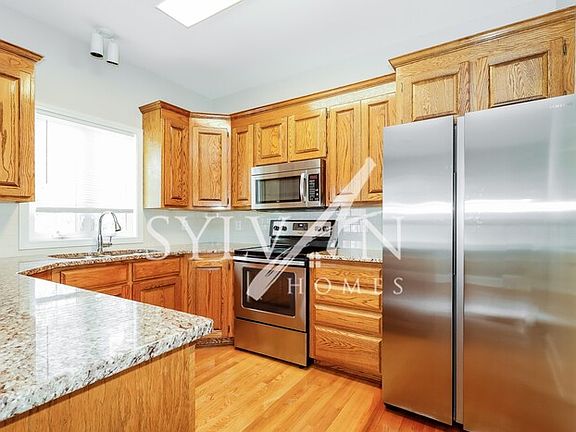 5th image of 2216 Keswick Ln