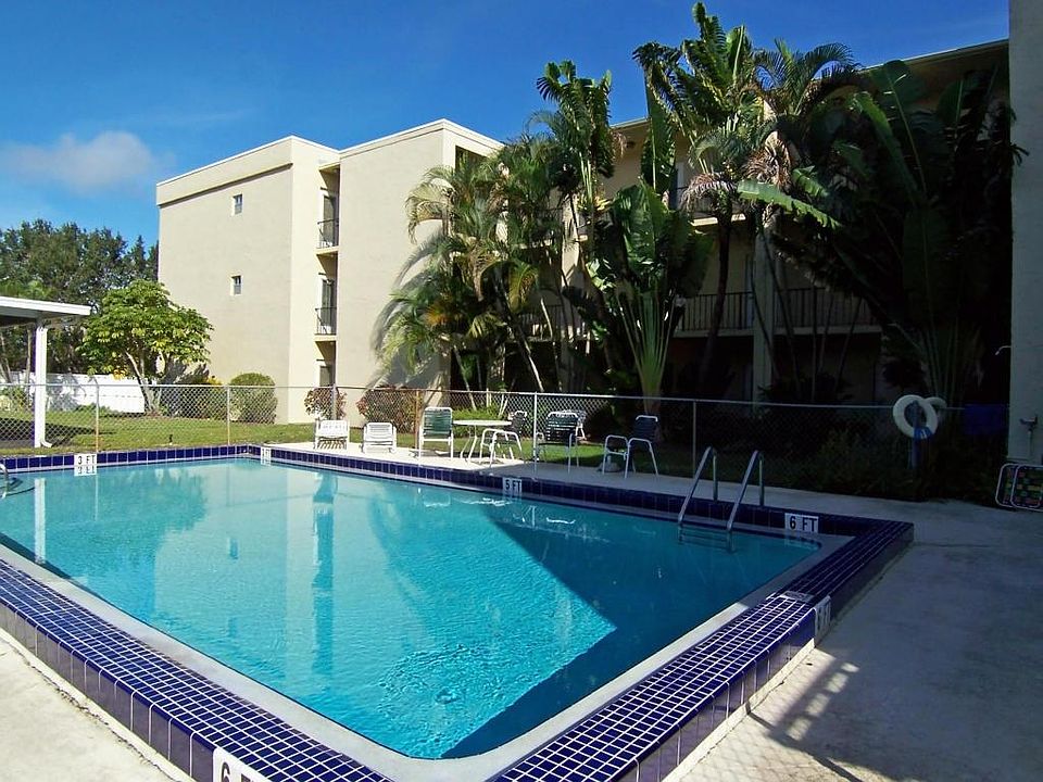 Walk out to pool