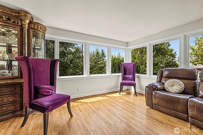 4th image of 9628 5th Ave NE