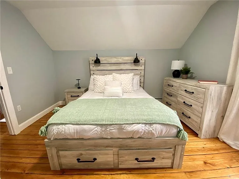 18 Hall Ave — Photo 9