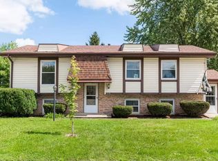 1618 Maness Ct, Sycamore, IL 60178