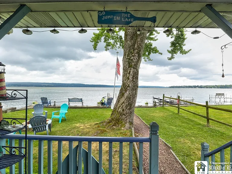 2372 Lakeside Dr — Photo 2
