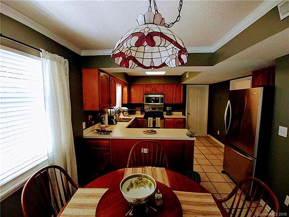 3rd image of 6004 Carriage Oaks Dr