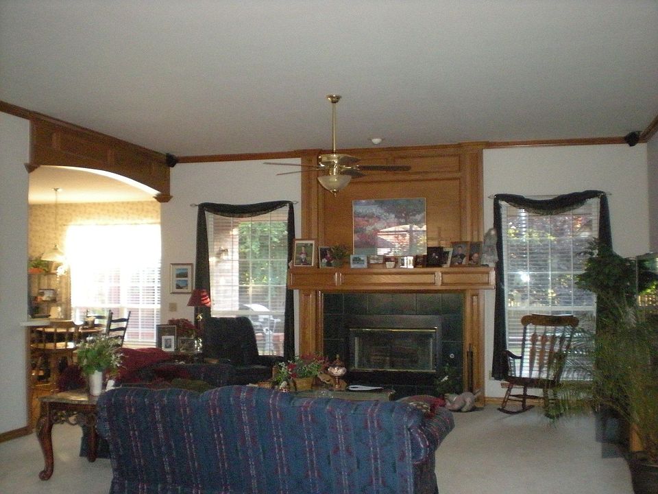 Extra large living area with custom extras