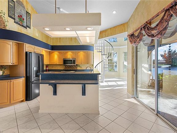 4th image of 2934 SW 25th St