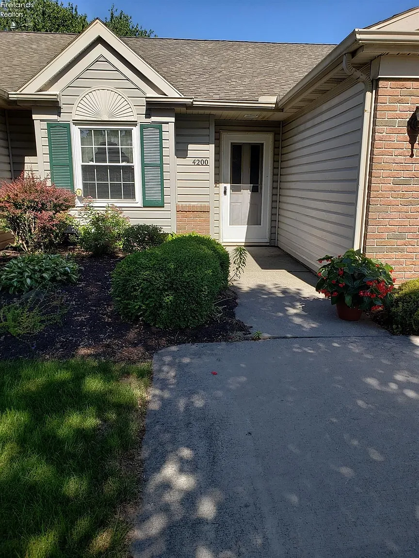 4200 Huntfield Dr photo 1