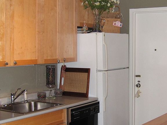 4th image of 3440 N Lake Shore Dr APT 12C