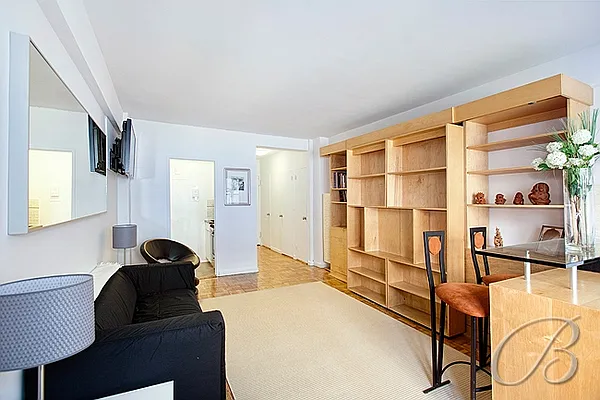 Sold by Bellmarc Realty | media 6