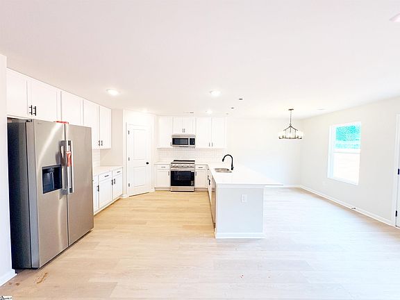 4th image of 601 S Mountainview Rd #2