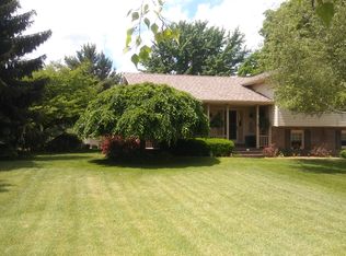 11453 Nora Dr, Fenton, MI 48430