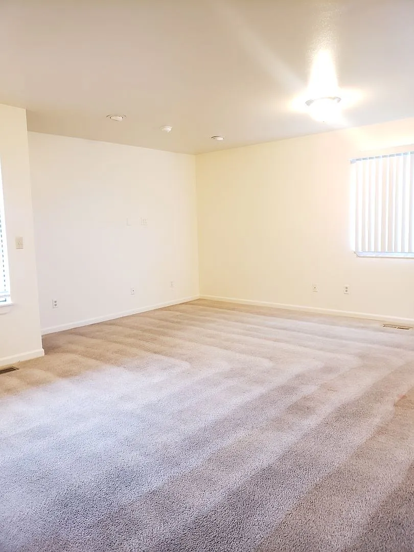 909 Gellatly St. — Photo 3