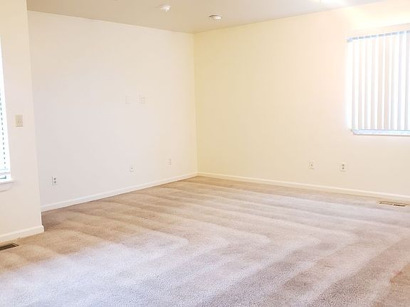 4th image of 909 Gellatly St #1